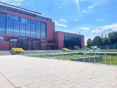 成都体育学院三岔湖校区玻璃栏杆项目